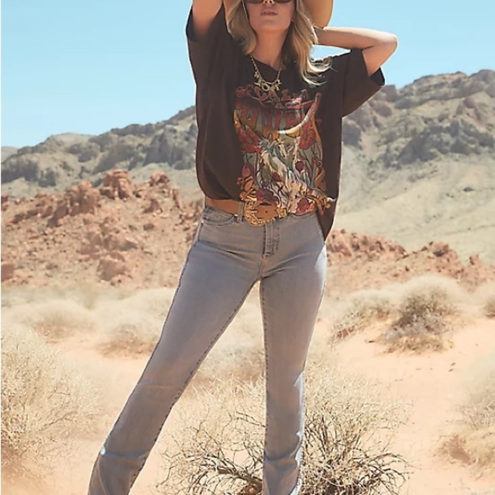 Wrangler x Lainey Edition - Picture 2 of 4